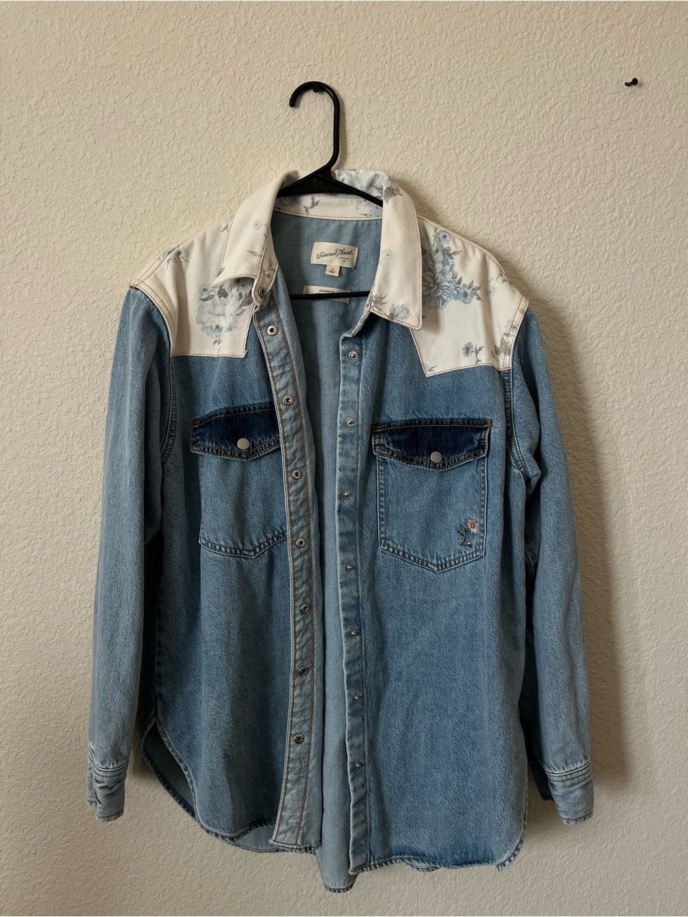 Universal Thread Light Blue Denim Western Shirt with White Floral Yoke